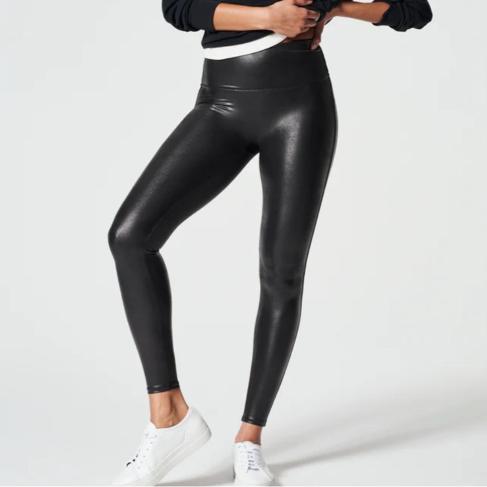 SPANX Shiny Black Leggings NWT Med